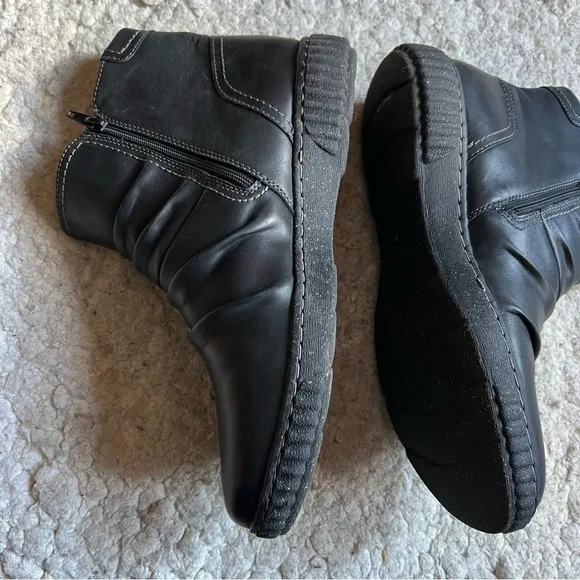 Clarks: Clarks Women's Caroline Orchid Black Leather Boot Booties Size 11