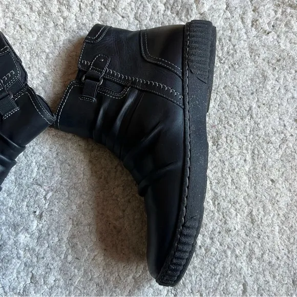 Clarks: Clarks Women's Caroline Orchid Black Leather Boot Booties Size 11