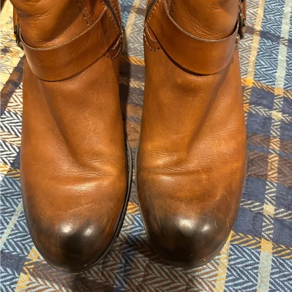 Clarks Cognac Leather Buckle Ankle Bootie wmns size 10
