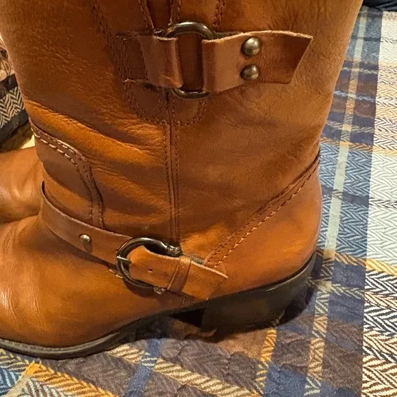 Clarks Cognac Leather Buckle Ankle Bootie wmns size 10