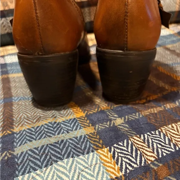 Clarks Cognac Leather Buckle Ankle Bootie wmns size 10