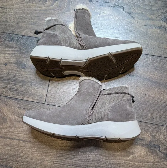 {Clark's} Wavewash Fulcrum‎ Point Grey Booties Size 9.5