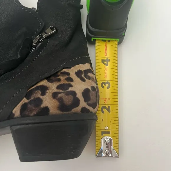 Clocharme women’s size 41 black leather ankle boots with leopard print d…