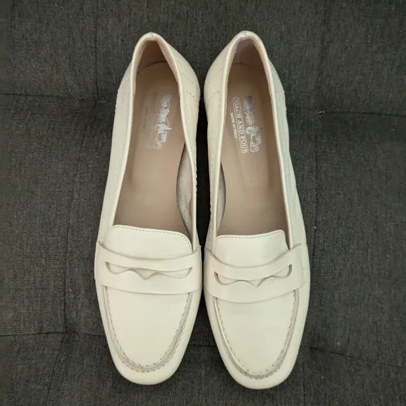Coach And Four Dana Loafers Cream Leather Upper Slip-On Style Size 8 Casual Wear