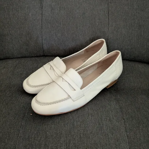 Coach And Four Dana Loafers Cream Leather Upper Slip-On Style Size 8 Casual Wear