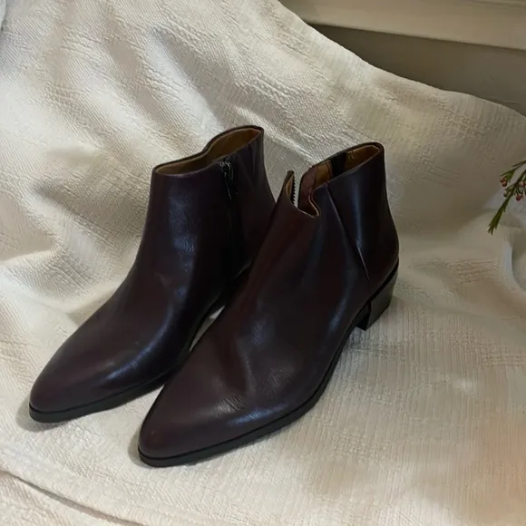 COACH - NWT - dark red/brown booties