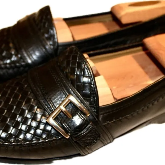 Cole Haan 8 black.  95% soles remaining.  Leather.  Excellent condition‌‌‌‌‌‌‌‌‌