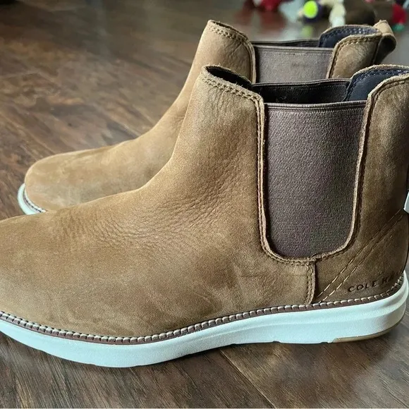 Cole Haan- Men’s Chelsea Nubuck leather boots-Size 8 NWT