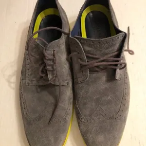 COLE HAAN MEN'S GRAY LEATHER CASUAL SHOES  SIZE: 11W