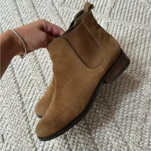 Cole Haan Women's Landsman Boot Chelsea Camel Tan Brown Suede women’s size 9