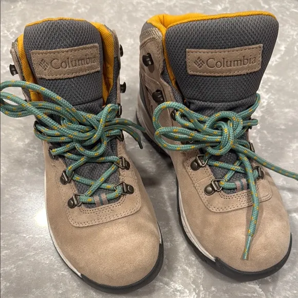 Columbia Newton Ridge Waterproof Hiking Boots Tan Gray Orange NWOT