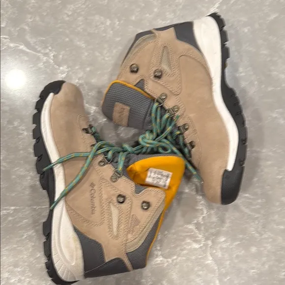 Columbia Newton Ridge Waterproof Hiking Boots Tan Gray Orange NWOT