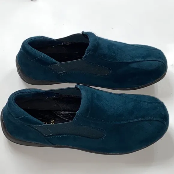 Comfort Well By Beacon Slippers Shoes Size 11/WW