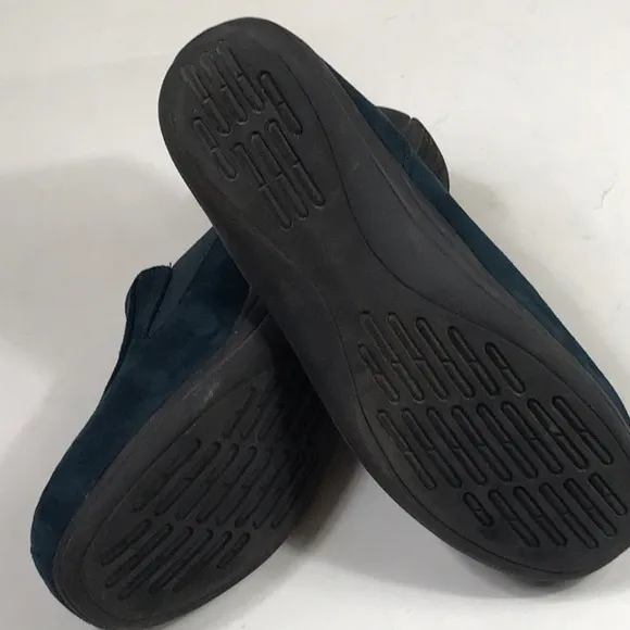 Comfort Well By Beacon Slippers Shoes Size 11/WW