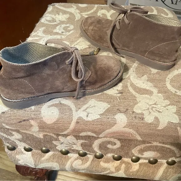 Crewcuts Suede Chukka Boot shoes for kids, size K3