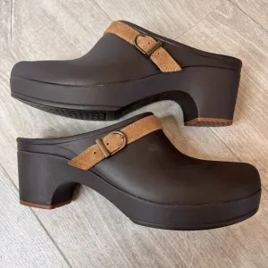Crocs Shoes Womens Size W10 Brown Sarah Suede Belted Clogs Mules Slip On Classic