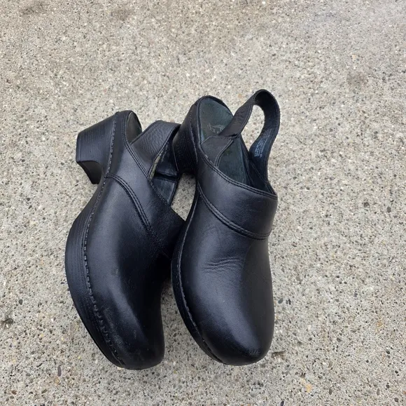 Dansko Women's Black Leather Clogs Womem Size 41(10.5-11)