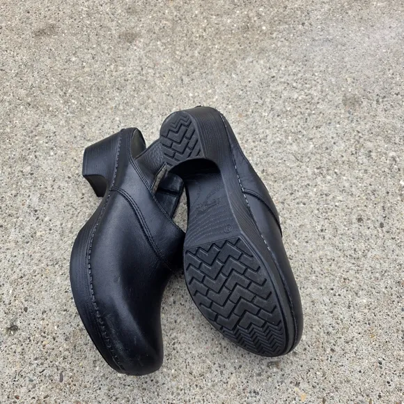 Dansko Women's Black Leather Clogs Womem Size 41(10.5-11)