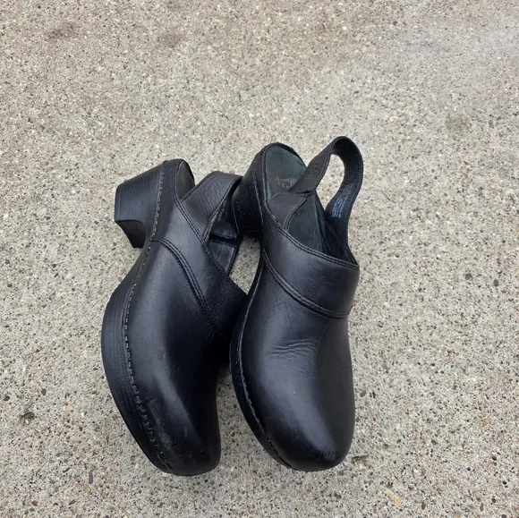 Dansko Women's Black Leather Clogs Womem Size 41(10.5-11)