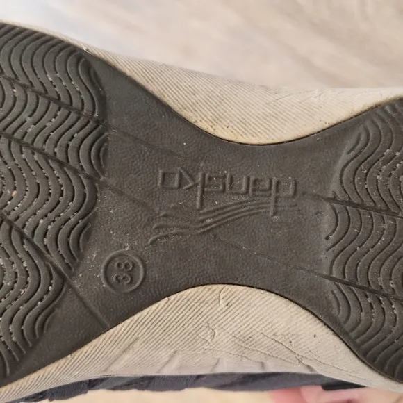 Dansko Women's Gray Casual Shoes size 38 Euro (8 US)