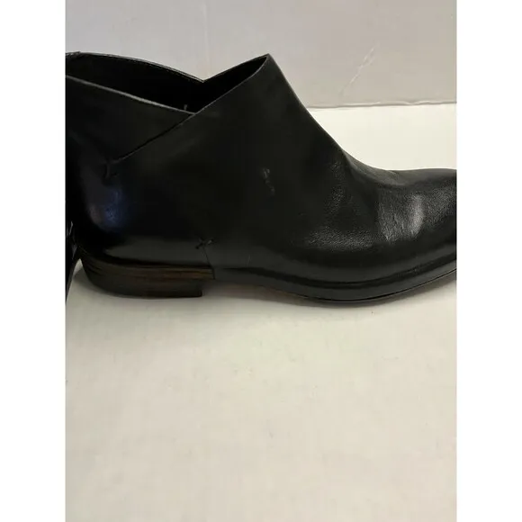 Del Carlo Black Leather Back Zip Ankle Booties Size 36.5 / 6.5  NWOB