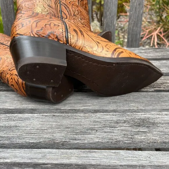 Dingo Women's New Bellona Embossed Snip Toe Pull on boots, Size 9.5