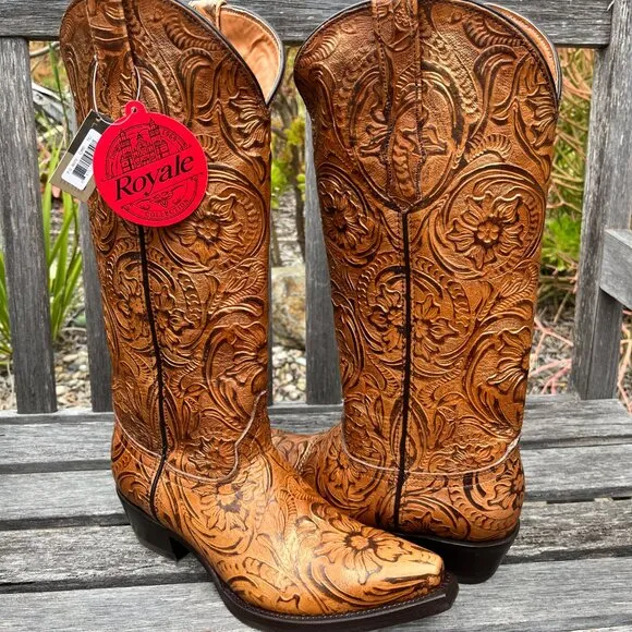 Dingo Women's New Bellona Embossed Snip Toe Pull on boots, Size 9.5