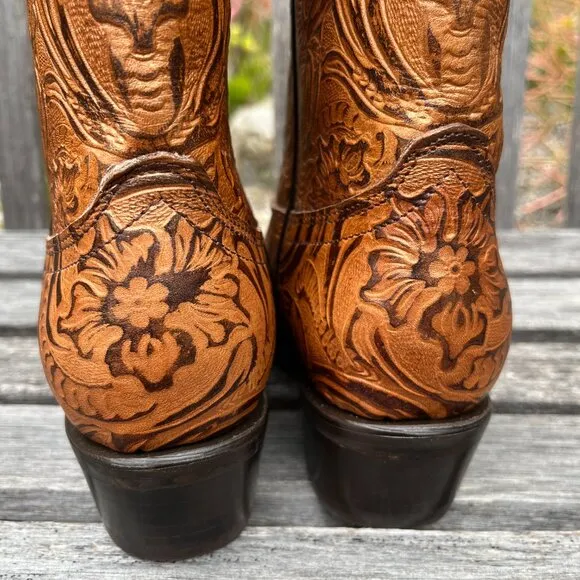 Dingo Women's New Bellona Embossed Snip Toe Pull on boots, Size 9.5