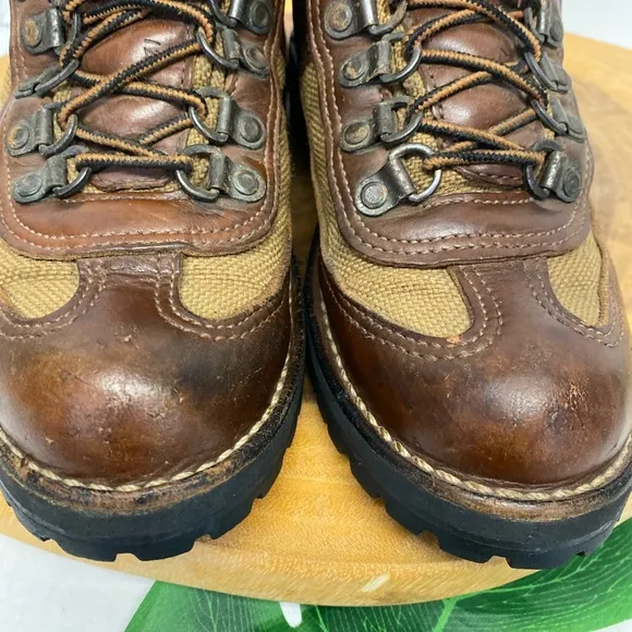 Dinner Mountain Boots Vibram Sole