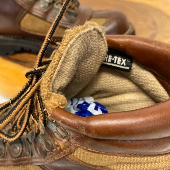 Dinner Mountain Boots Vibram Sole