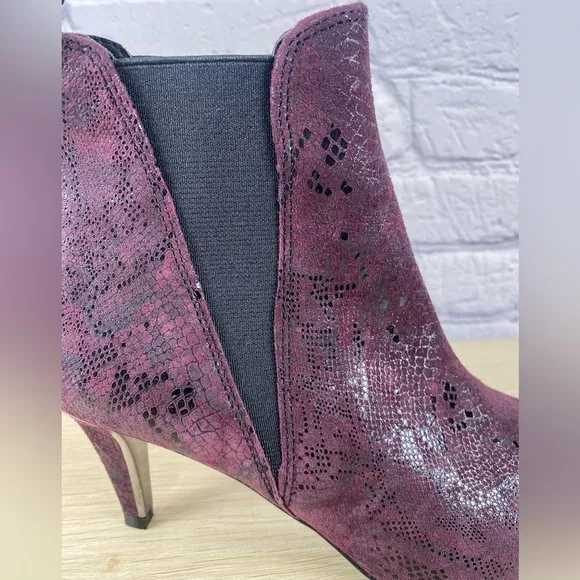 DKNY Purple Pink Modern Snakeskin Booties size 6 Stiletto Heel Ankle Boots NEW