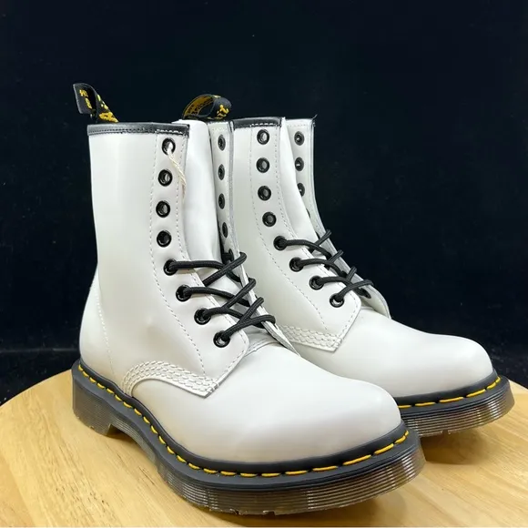 Doc Dr Martens Air Wair 11821 White Boots 8 Eyelet US Women’s Sz 7 Leather