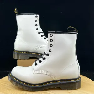 Doc Dr Martens Air Wair 11821 White Boots 8 Eyelet US Women’s Sz 7 Leather