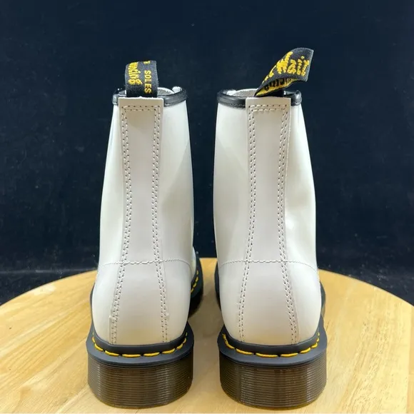 Doc Dr Martens Air Wair 11821 White Boots 8 Eyelet US Women’s Sz 7 Leather