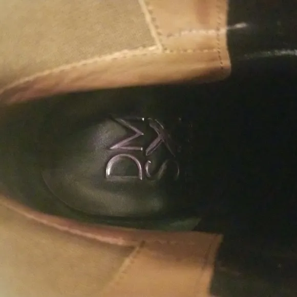 Donald J Pliner brown boots size 6.5M EUC...high heel sexy boots