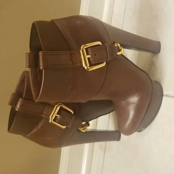 Donald J Pliner brown boots size 6.5M EUC...high heel sexy boots
