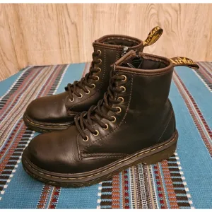 Dr. Doc Martens Brown Leather Boots Junior Size US 1 EU 32 UK 13 1460 J