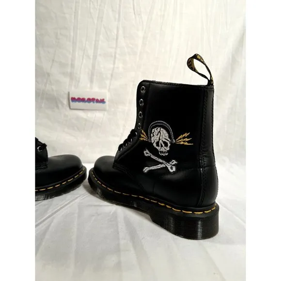 Dr Marten 1460 Souvenir Boots Womens sz 6 Black