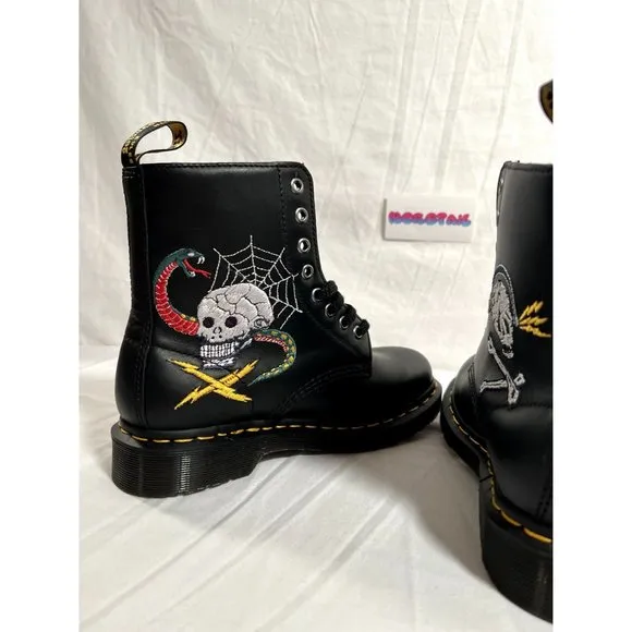 Dr Marten 1460 Souvenir Boots Womens sz 6 Black