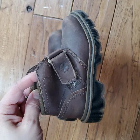 Dr. Martens 12135 brown kids boots