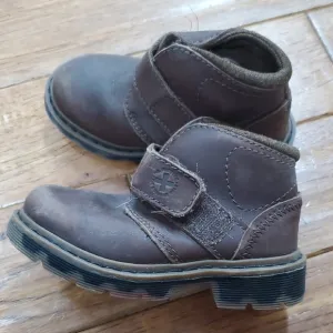Dr. Martens 12135 brown kids boots