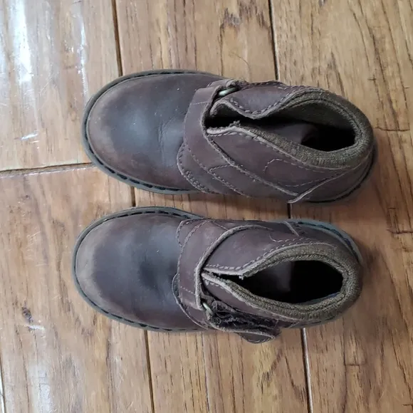 Dr. Martens 12135 brown kids boots