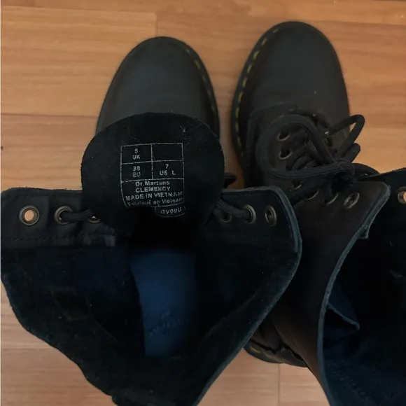 Dr. Martens 1460 Black Smooth Leather Lace Up Boots with Heel - US size 7