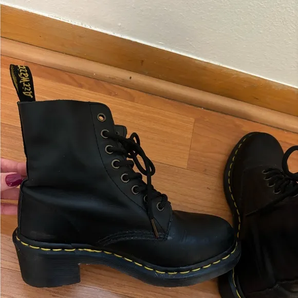 Dr. Martens 1460 Black Smooth Leather Lace Up Boots with Heel - US size 7