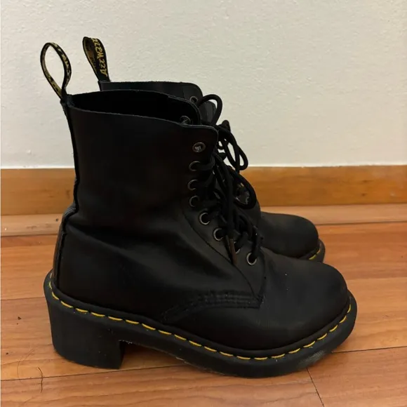 Dr. Martens 1460 Black Smooth Leather Lace Up Boots with Heel - US size 7
