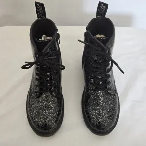DR. MARTENS '1460' BOOTS COMBAT COSMIC GLITTER BLACK SILVER UNISEX (5W 4M)