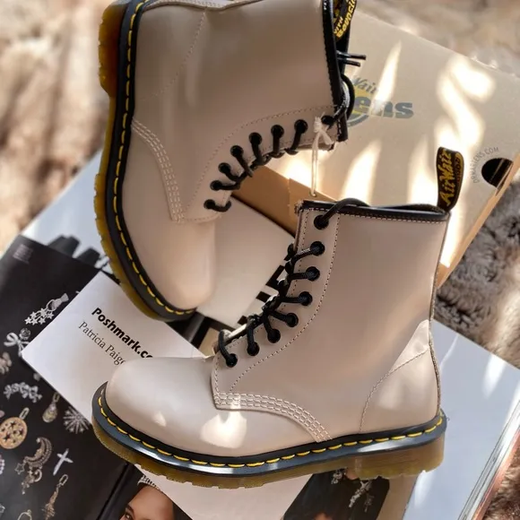 Dr. Martens 1460 Smooth Lace-Up Boots
