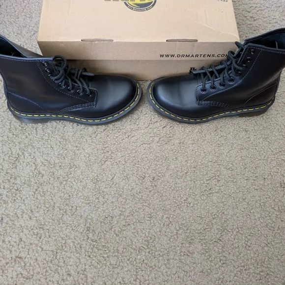 Dr. Martens 1460 Women's Smooth Leather Lace Up Boot Size 5 U.S. Women's