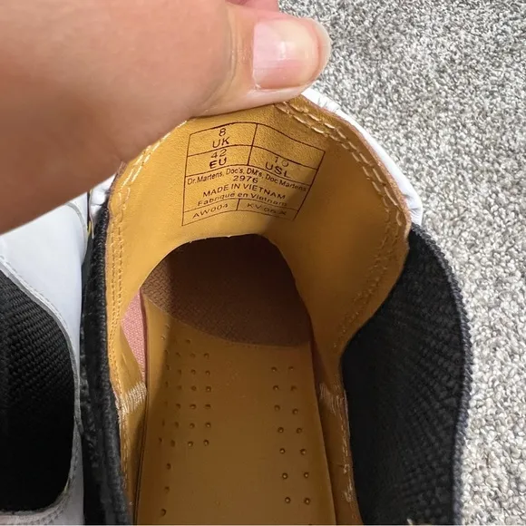 Dr Martens 2976 YELLOW STITCH SMOOTH LEATHER CHELSEA BOOTS 10 NWOT