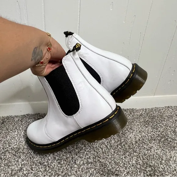 Dr Martens 2976 YELLOW STITCH SMOOTH LEATHER CHELSEA BOOTS 10 NWOT